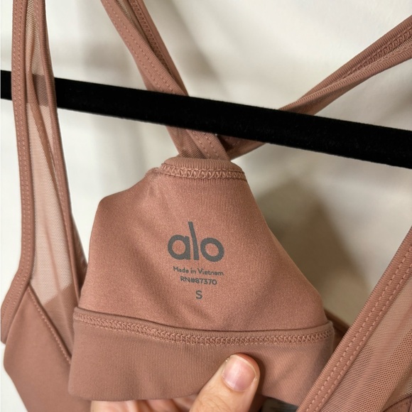 Alo Yoga Entice Mesh Cross-Back Sports Bra in Rosewater Size Small - Picture 5 of 5